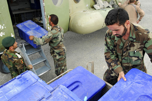 800px-Afghan_soldiers_unloading_election_ballots