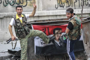 أبطال الجيش السوري الحر يدوس على بشار الأسد
