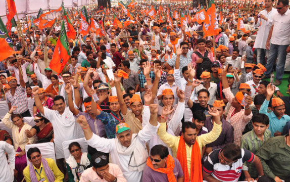 A_Narendra_Modi_rally_in_Uttar_Pradesh_on_7_May_2014